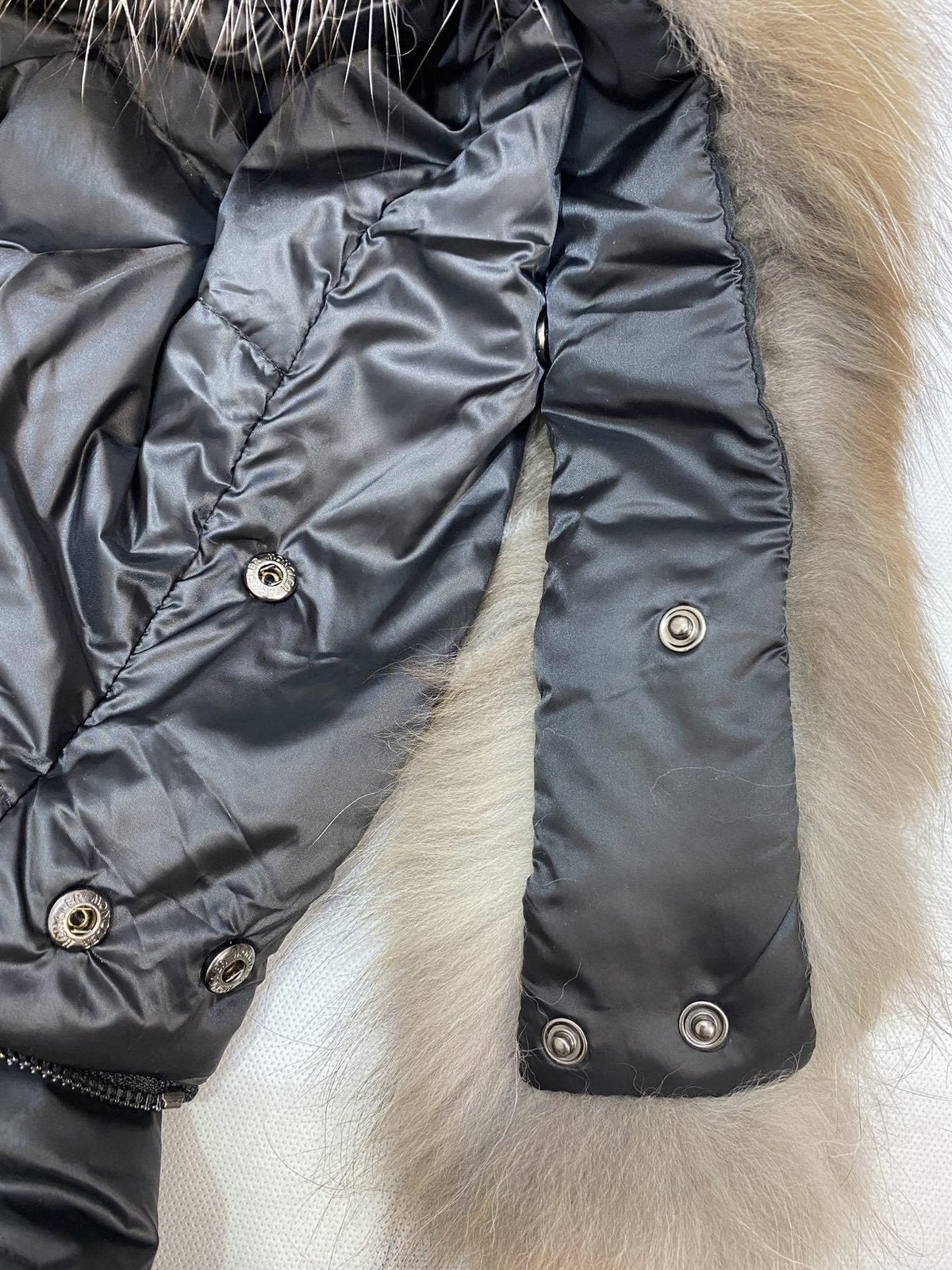 Moncler Fur-Trim Hood Belted Short Down Coat