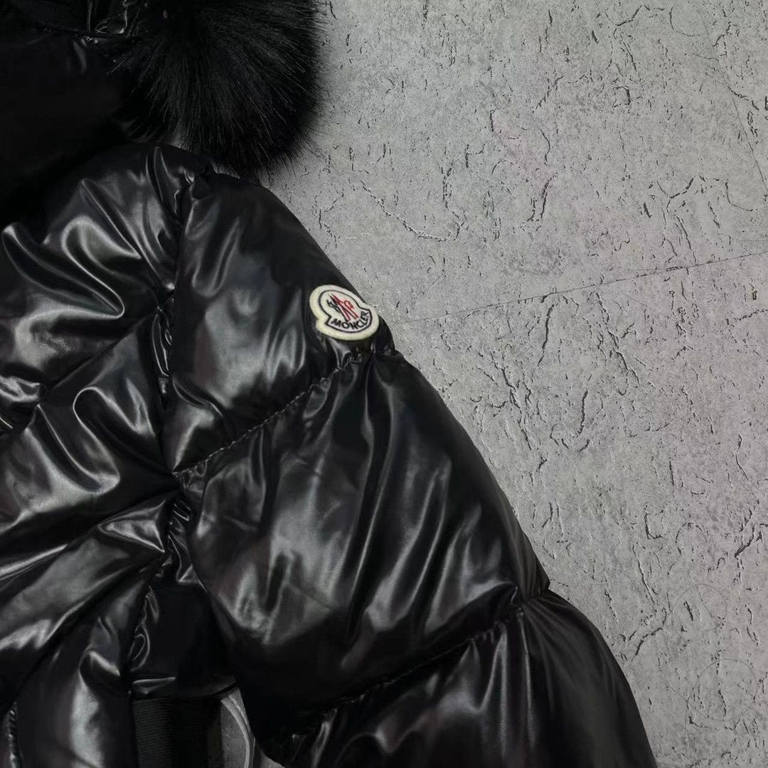 Moncler Celac Fur-Trim Hood Short Down Jacket