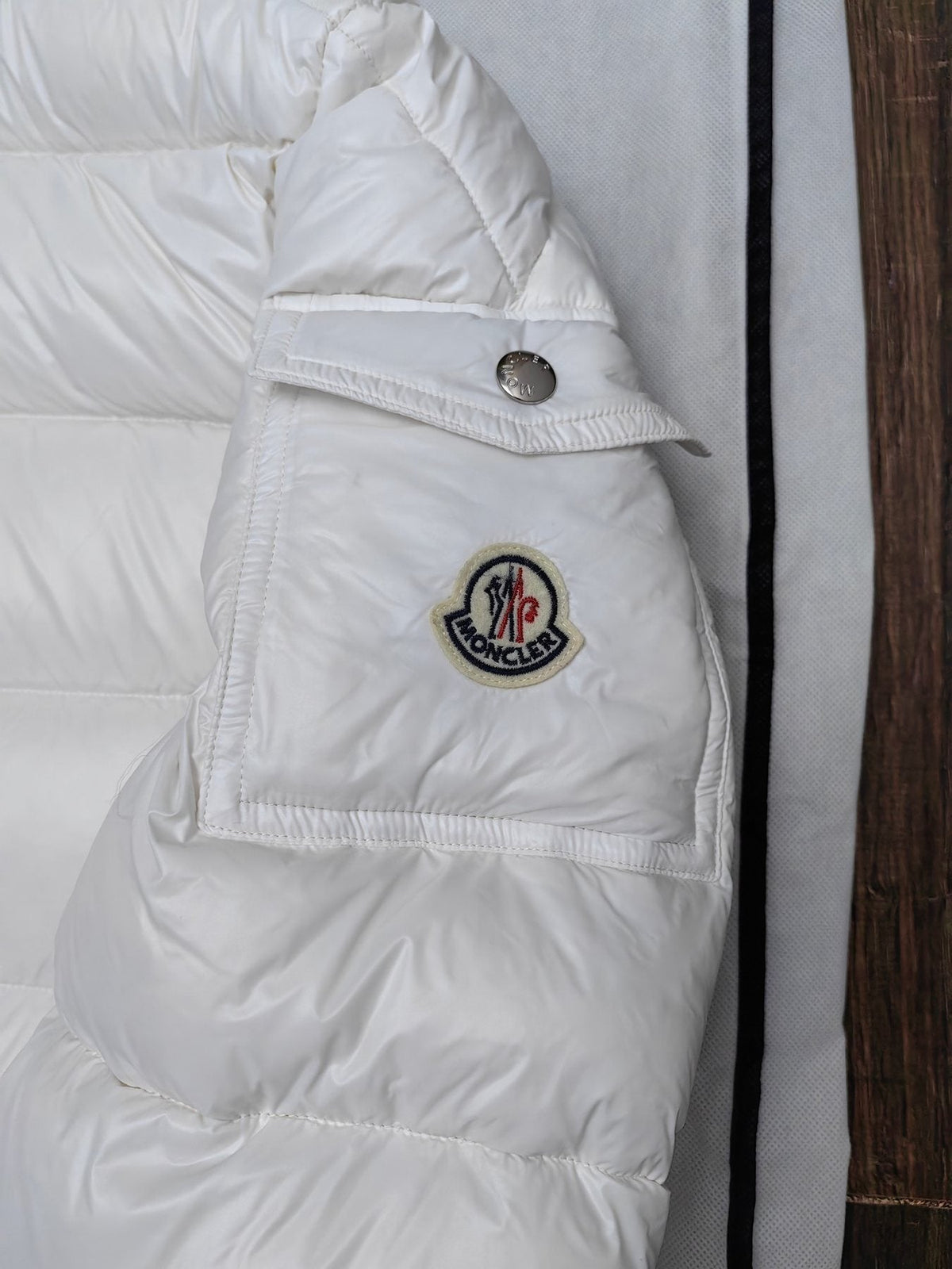 Moncler Hooded Contrast-Trim Short Puffer Coat