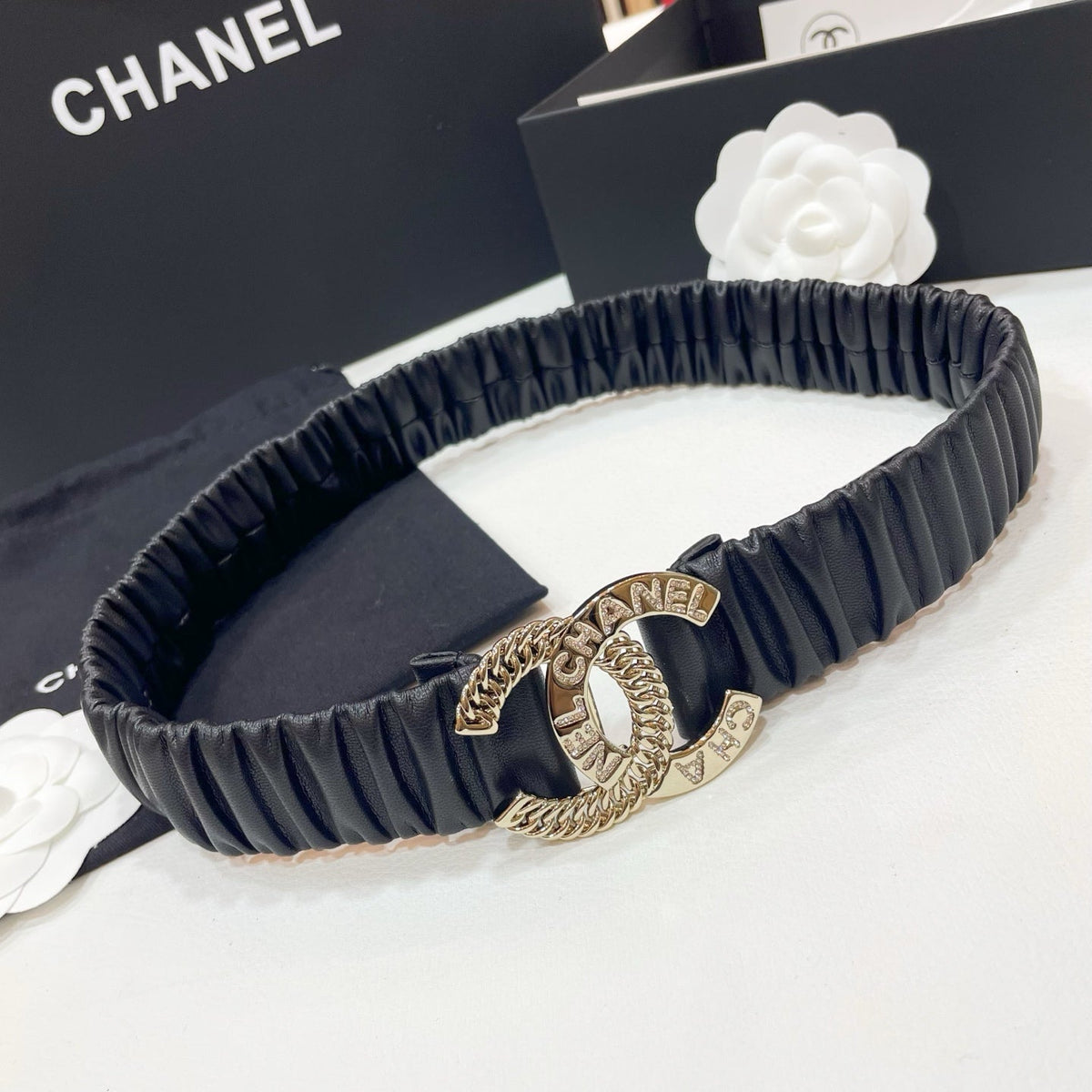 DOUBLE CC 30MM STRETCH BELT IN BLACK CALFSKIN WITH GOLD CHAIN BUCKLE CRYSTAL DETAIL