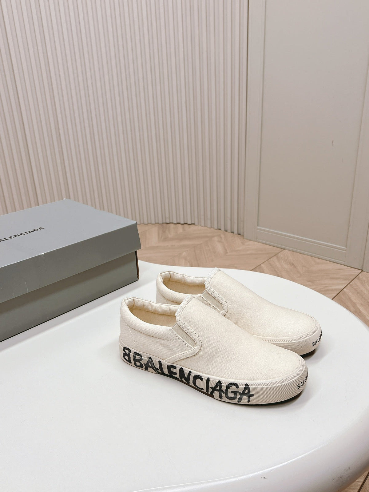 SLIP-ON SNEAKERS GRAFFITI IN WHITE CANVAS